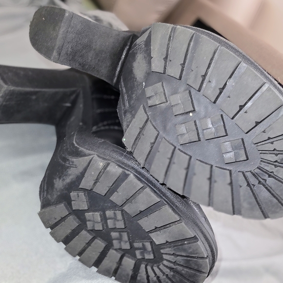 Black Quilted Women's High-Heel Ankle Boots - 6.5 - Picture 6 of 6